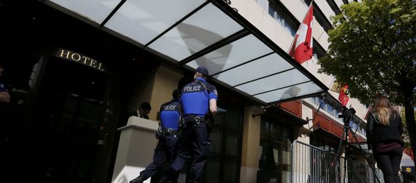 Geneva police patrol in front of the hotel where the High Negotiations Committee (HNC) stays ahead of the start of a new round of Syria Peace talks at the United Nations in Geneva, Switzerland, April 12, 2016 Geneva police patrol in front of the hotel where the High Negotiations Committee (HNC) stays ahead of the start of a new round of Syria Peace talks at the United Nations in Geneva, Switzerland, April 12, 2016 - Sputnik International