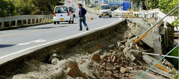 A man walks near a damaged road caused by an earthquake in Mashiki town, Kumamoto prefecture, southern Japan, in this photo taken by Kyodo April 15, 2016 A man walks near a damaged road caused by an earthquake in Mashiki town, Kumamoto prefecture, southern Japan, in this photo taken by Kyodo April 15, 2016 - Sputnik International