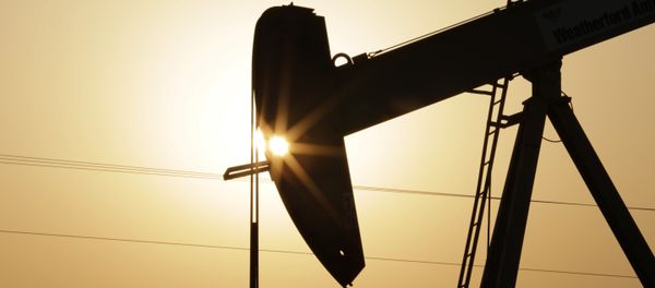 An oil pump works at sunset Wednesday, Sept. 30, 2015, in the desert oil fields of Sakhir, Bahrain An oil pump works at sunset Wednesday, Sept. 30, 2015, in the desert oil fields of Sakhir, Bahrain - Sputnik International
