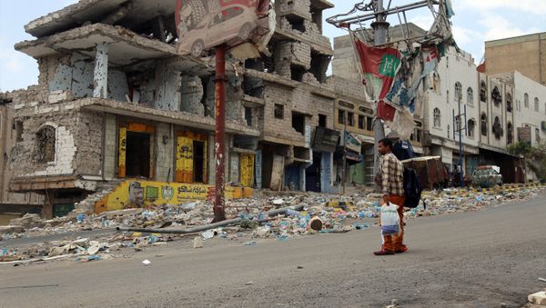 A picture taken on April 7, 2016, shows heavily damaged buildings on a street in Yemen's third city Taez as a result of clashes between Shiite Huthi rebels and fighters from the Popular Resistance Committees, loyal to Yemen's fugitive President Abedrabbo Mansour Hadi. A picture taken on April 7, 2016, shows heavily damaged buildings on a street in Yemen's third city Taez as a result of clashes between Shiite Huthi rebels and fighters from the Popular Resistance Committees, loyal to Yemen's fugitive President Abedrabbo Mansour Hadi. - Sputnik International