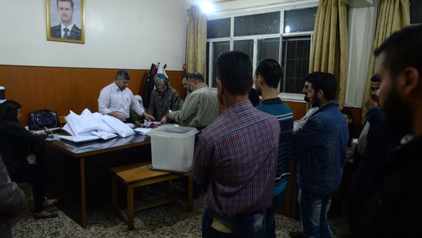 Counting votes after the parliamentary election in Syria - Sputnik International