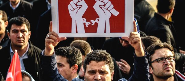 A man holds up a placard as people demonstrate in support of Turkish daily newspaper Zaman in front the headquarters in Istanbul on March 4, 2016. A man holds up a placard as people demonstrate in support of Turkish daily newspaper Zaman in front the headquarters in Istanbul on March 4, 2016. - Sputnik International