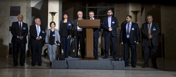 Delegation members of the main Syrian opposition body, the High Negotiations Committee (HCN), delegation head Asaad al-Zoabi (C), delegate George Sabra (5th L) and HNC chief negotiator and Army of Islam rebel group's leading member Mohammed Alloush (3rd R) attend a press conference following Syria peace talks at the United Nations Office on April 13, 2016 in Geneva Delegation members of the main Syrian opposition body, the High Negotiations Committee (HCN), delegation head Asaad al-Zoabi (C), delegate George Sabra (5th L) and HNC chief negotiator and Army of Islam rebel group's leading member Mohammed Alloush (3rd R) attend a press conference following Syria peace talks at the United Nations Office on April 13, 2016 in Geneva - Sputnik International