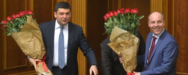 Newly appointed Prime Minister of Ukraine Volodymyr Groysman (L) and Andriy Parubiy, newly appointment chair of the Ukrainian Parliament, hold bouquets of red roses during a parliamentary session in Kiev on April 14, 2016 Newly appointed Prime Minister of Ukraine Volodymyr Groysman (L) and Andriy Parubiy, newly appointment chair of the Ukrainian Parliament, hold bouquets of red roses during a parliamentary session in Kiev on April 14, 2016 - Sputnik International