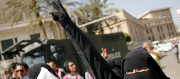 A Muslim Brotherhood member shouts solgans in front of riot police during a demonstration protesting the government's decision to transfer two Red Sea islands to Saudi Arabia, in front of the Press Syndicate in Cairo, Egypt, April 15, 2016 A Muslim Brotherhood member shouts solgans in front of riot police during a demonstration protesting the government's decision to transfer two Red Sea islands to Saudi Arabia, in front of the Press Syndicate in Cairo, Egypt, April 15, 2016 - Sputnik International
