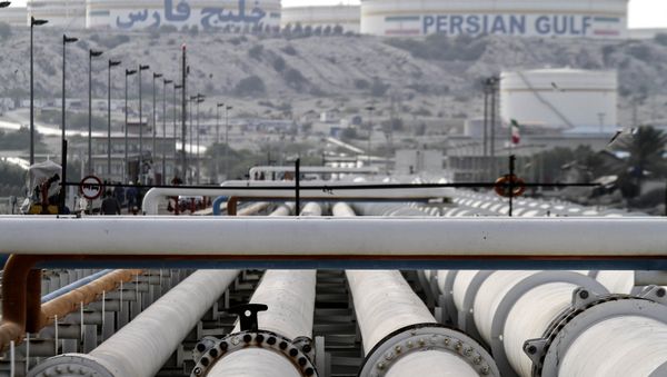 A picture shows export oil pipelines at an oil facility in the Khark Island, on the shore of the Gulf, on February 23, 2016 A picture shows export oil pipelines at an oil facility in the Khark Island, on the shore of the Gulf, on February 23, 2016 - Sputnik International