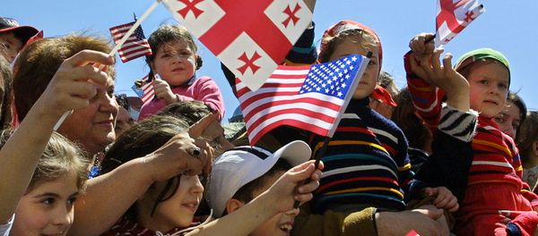 Children wave Georgian and US flags at Freedom Square in the Georgian capital Tbilisi (File) - Sputnik International