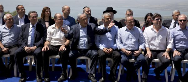 Israeli Prime Minister Benjamin Netanyahu (C front) poses with ministers prior to the weekly cabinet meeting in the Israeli occupied Golan Heights near the ceasefire line between Israel and Syria, April 17, 2016 - Sputnik International