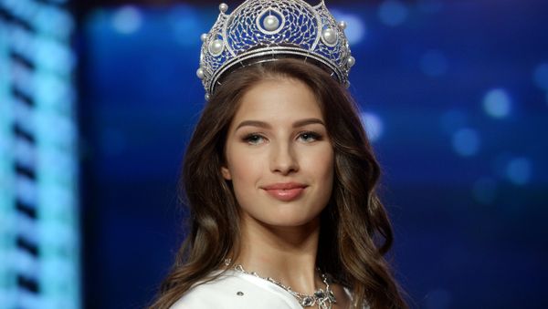 Miss Russia 2016 Yana Dobrovolskaya (Tyumen) in the finals of Miss Russia 2016 national pageant on the stage of Barvikha Luxury Village concert hall - Sputnik International