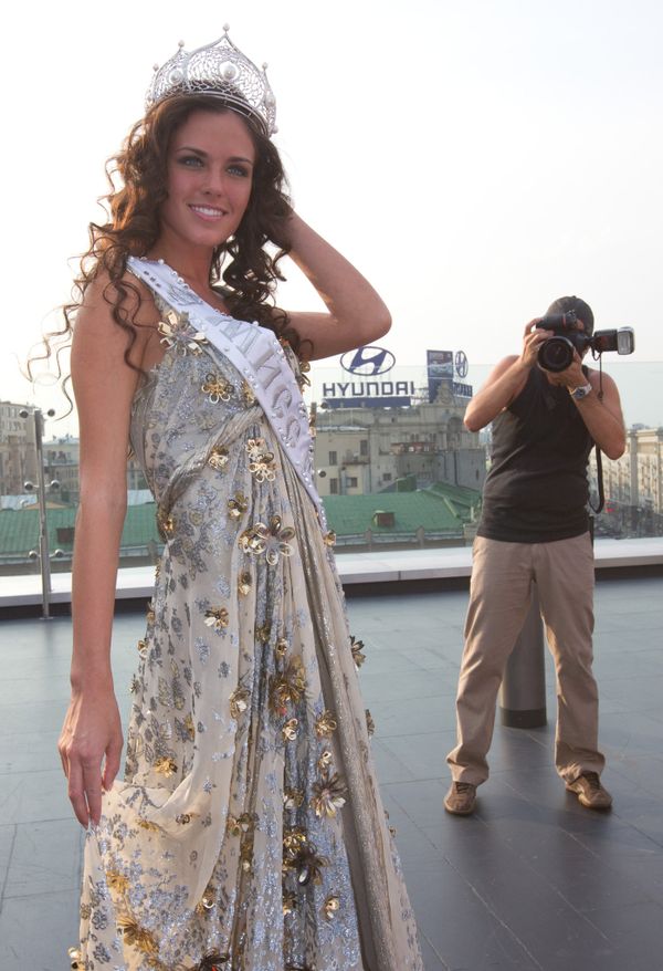 Miss Russia 2010 Irina Antonenko during the news conference dedicated to her departure for Miss Universe international beauty contest - Sputnik International