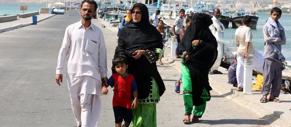 An Iranian family walks in southern port city of Chabahar (File) - Sputnik International