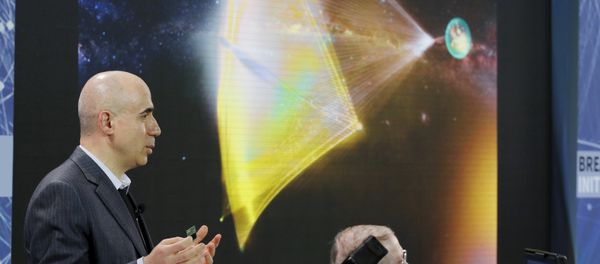Investor Yuri Milner holds a small chip during an announcement of the Breakthrough Starshot initiative with physicist Stephen Hawking in New York April 12, 2016 Investor Yuri Milner holds a small chip during an announcement of the Breakthrough Starshot initiative with physicist Stephen Hawking in New York April 12, 2016 - Sputnik International