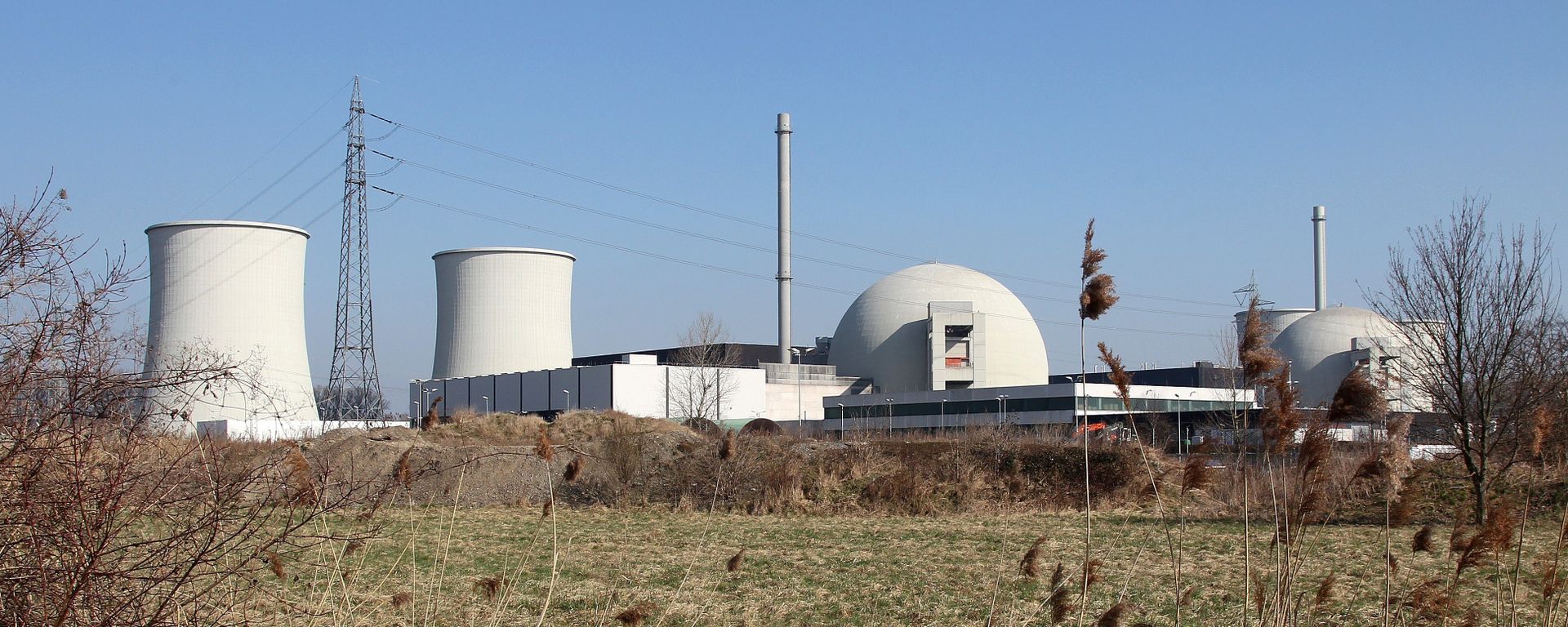 Block A (R) and B, the pressurised water reactors of the nuclear power plant Biblis in the southwestern German town of Biblis (File) - Sputnik International, 1920, 14.04.2023