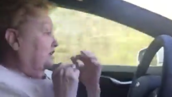 70-Year-Old Grandma Freaks Out In A Self-Driving Tesla - Sputnik International