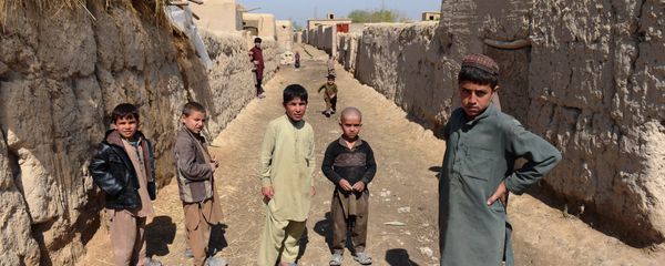 Afghan children watch Afghan National Army (ANA) soldiers in Dand-e-Ghori district in Baghlan province on March 15, 2016. - Sputnik International