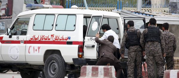 Afghan security forces transfer injured security personnel into an ambulance after a suicide car bomb attack in Kabul, Afghanistan April 19, 2016. Afghan security forces transfer injured security personnel into an ambulance after a suicide car bomb attack in Kabul, Afghanistan April 19, 2016. - Sputnik International