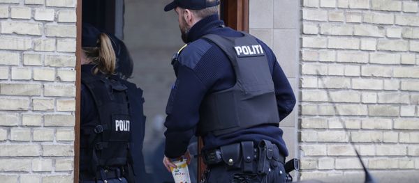 Danish Police search an apartment in Tingbjerg, Copenhagen, Denmark, Thursday, April 7, 2016. Danish Police search an apartment in Tingbjerg, Copenhagen, Denmark, Thursday, April 7, 2016. - Sputnik International
