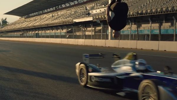 Leap Of Faith: Damien Walters Backflip Over Speeding Formula E Car - Sputnik International