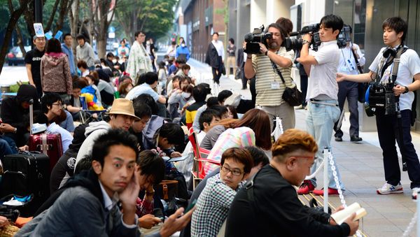 This file photo shows Japanese journalists working on a story - Sputnik International