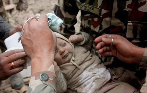Baby Pulled From Nepal Earthquake Rubble After 22 hours  - Sputnik International
