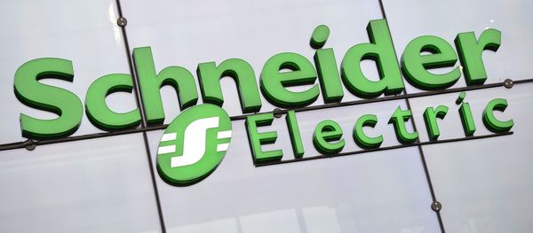The logo of electricity distribution and energy management group Schneider Electric at the company's headquarters in Rueil-Malmaison, outside Paris - Sputnik International