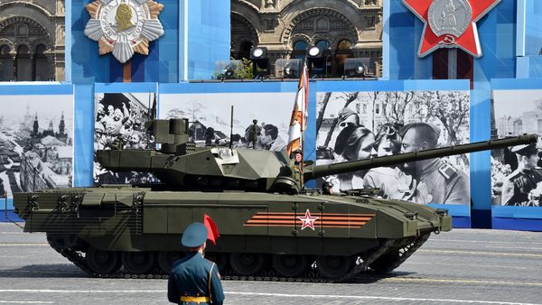 A Russian T-14 Armata tank drives through Red Square during the Victory Day military parade in Moscow on May 9, 2015. A Russian T-14 Armata tank drives through Red Square during the Victory Day military parade in Moscow on May 9, 2015. - Sputnik International
