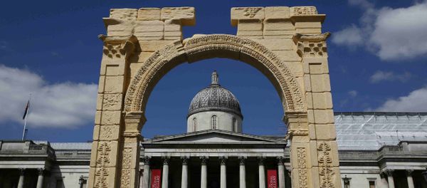 A recreation of the 1,800-year-old Arch of Triumph in Palmyra, Syria, is seen at Trafalgar Square in London. - Sputnik International