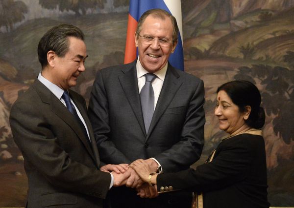 From left: Chinese Foreign Minister Wang Yi, Russian Foreign Minister Sergei Lavrov and Indian Foreign Minister Sushma Swaraj during are photographed before a plenary meeting of the foreign ministers of Russia, India and China (RIC) in the Reception House of the Russian Foreign Ministry. - Sputnik International