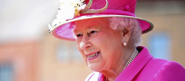 Queen Elizabeth II arrives at the Queen Elizabeth II delivery office in Windsor with Prince Philip, Duke of Edinburgh on April 20, 2016 in Windsor, Britain. - Sputnik International