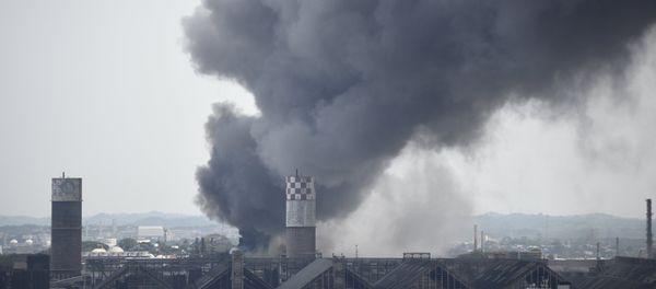 Smoke rises from the explosion site at Mexican national oil company Pemex's Pajaritos petrochemical complex in Coatzacoalcos. Smoke rises from the explosion site at Mexican national oil company Pemex's Pajaritos petrochemical complex in Coatzacoalcos. - Sputnik International