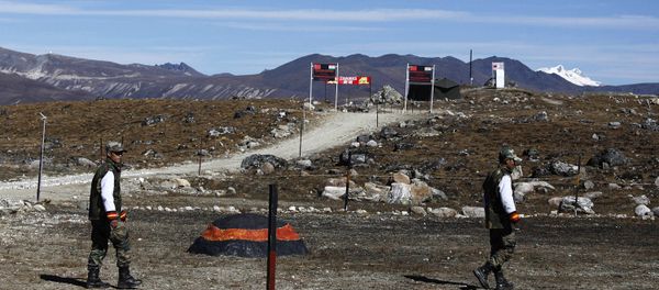 Indian army soldiers walk along the line of control at the Indo China border in Bumla at an altitude of 15,700 feet (4,700 meters) above sea level in Arunachal Pradesh, India. (File) Indian army soldiers walk along the line of control at the Indo China border in Bumla at an altitude of 15,700 feet (4,700 meters) above sea level in Arunachal Pradesh, India. (File) - Sputnik International