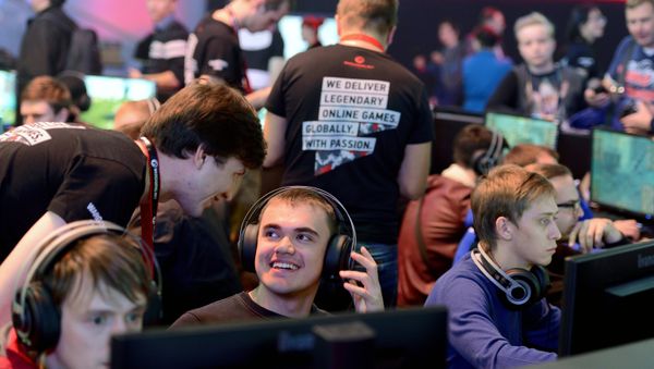 Visitors play computer games at the Wargaming game area at the Igromir 2014 exhibition at Crocus Expo in Moscow. (File) - Sputnik International