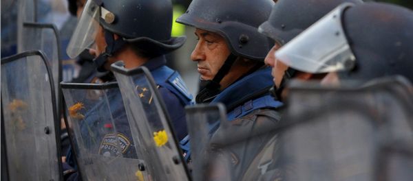 A police officer in Skopje, Macedonia - Sputnik International
