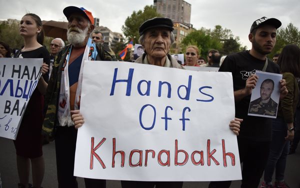 An Armenian man holds a placard reading Hands off Karabakh as he takes part in a rally in Yerevan on April 21, 2016. An Armenian man holds a placard reading Hands off Karabakh as he takes part in a rally in Yerevan on April 21, 2016. - Sputnik International