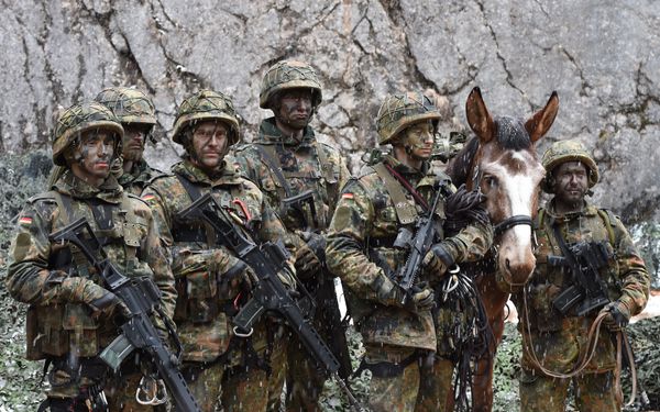 Mountain infantry soldiers, pictured after an exercise of the mountain infantry brigade 23 of the German Bundeswehr at an exercise area near the Bavarian village Bad Reichenhall, southern Germany, on March 23, 2016 Mountain infantry soldiers, pictured after an exercise of the mountain infantry brigade 23 of the German Bundeswehr at an exercise area near the Bavarian village Bad Reichenhall, southern Germany, on March 23, 2016 - Sputnik International