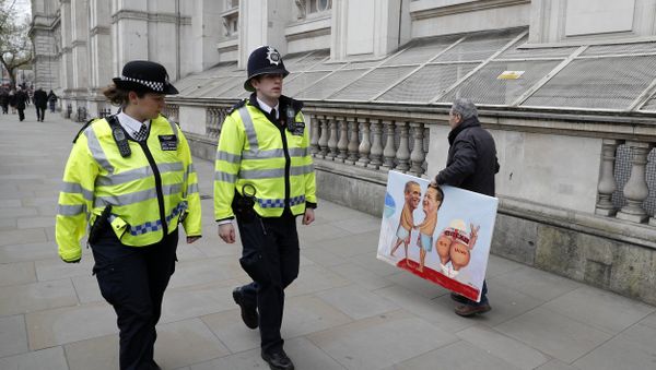 Political artist Kaya Mar (R) holds a painting as walks near 10 Downing Street in central London on April 22, 2016 Political artist Kaya Mar (R) holds a painting as walks near 10 Downing Street in central London on April 22, 2016 - Sputnik International