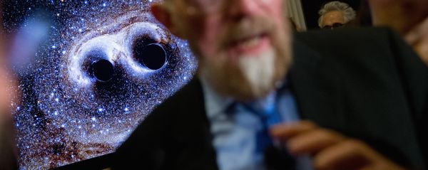 visual of gravitational waves from two converging black holes is depicted on a monitor behind Laser Interferometer Gravitational-Wave Observatory (LIGO) Co-Founder Kip Thorne as he speaks to members of the media following a news conference at the National Press Club in Washington, Thursday, Feb. 11, 2016 visual of gravitational waves from two converging black holes is depicted on a monitor behind Laser Interferometer Gravitational-Wave Observatory (LIGO) Co-Founder Kip Thorne as he speaks to members of the media following a news conference at the National Press Club in Washington, Thursday, Feb. 11, 2016 - Sputnik International