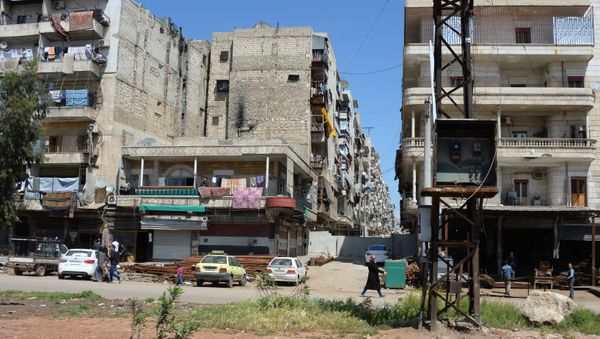 Local citizens continue to live in destroyed buildings in the Salah ad-Din District in Aleppo - Sputnik International