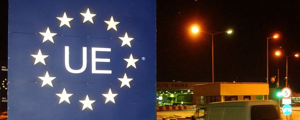 An Ukrainian car enters the European Union on the Polish Ukrainian border in Korczowa, southeast Poland (File) An Ukrainian car enters the European Union on the Polish Ukrainian border in Korczowa, southeast Poland (File) - Sputnik International