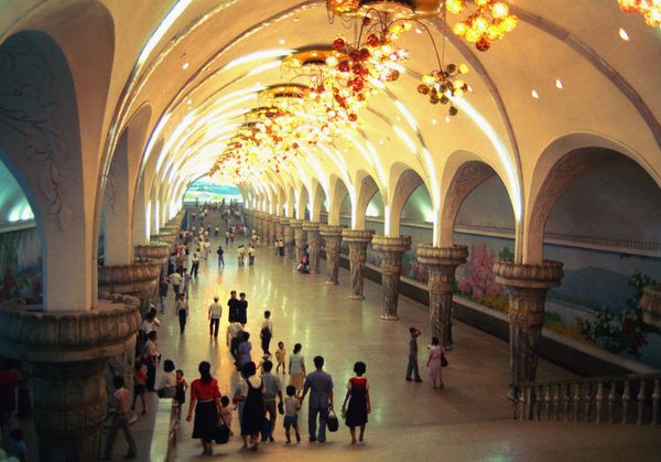 Travelers wait for trains at a subway in Pyongyang, the North Korean capital Travelers wait for trains at a subway in Pyongyang, the North Korean capital - Sputnik International