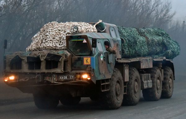 A Ukrainian soldier waves as troops with Smerch multiple launch rocket systems drive on a road not far from the eastern Ukrainian city of Kramatorsk in the Donetsk region on March 6, 2015 A Ukrainian soldier waves as troops with Smerch multiple launch rocket systems drive on a road not far from the eastern Ukrainian city of Kramatorsk in the Donetsk region on March 6, 2015 - Sputnik International