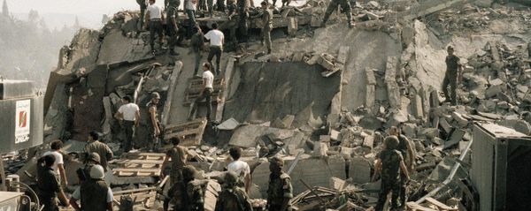 Rescue workers remove the body of a U.S. Marine from the rubble of the Marine Battalion headquarters at Beirut airport, Oct. 23, 1983 Rescue workers remove the body of a U.S. Marine from the rubble of the Marine Battalion headquarters at Beirut airport, Oct. 23, 1983 - Sputnik International