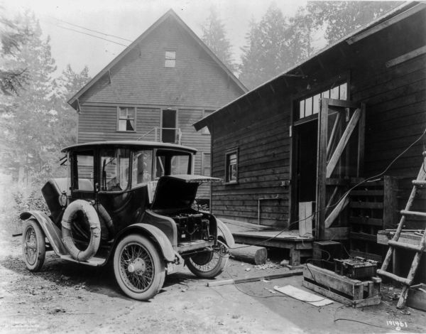  An electric car being charged (1900) - Sputnik International