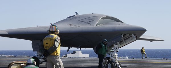 Flight deck crew preparing to launch the X-47B, an experimental unmanned drone aircraft, aboard the USS Theodore Rosevelt, off the coast of Virginia, Sunday, Nov. 10, 2013 Flight deck crew preparing to launch the X-47B, an experimental unmanned drone aircraft, aboard the USS Theodore Rosevelt, off the coast of Virginia, Sunday, Nov. 10, 2013 - Sputnik International