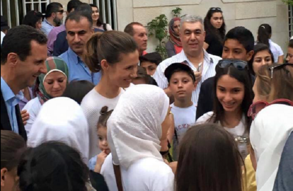 President Assad and his wife in a Damascus culture center  - Sputnik International