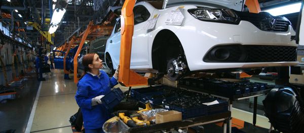 AvtoVAZ launches Lada X-Ray production in Samara - Sputnik International