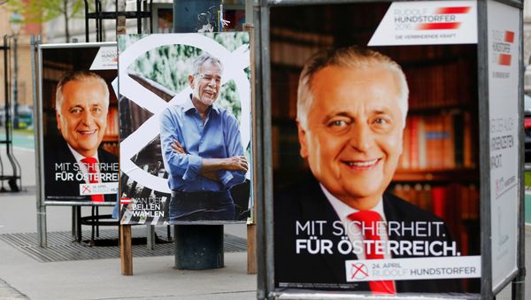 Election campaign posters of presidential candidates, Alexander Van der Bellen supported by the Green Party (C), and Rudolf Hundstorfer supported by the Social Democrats (SPOe), are seen in Vienna, Austria, April 11, 2016 Election campaign posters of presidential candidates, Alexander Van der Bellen supported by the Green Party (C), and Rudolf Hundstorfer supported by the Social Democrats (SPOe), are seen in Vienna, Austria, April 11, 2016 - Sputnik International