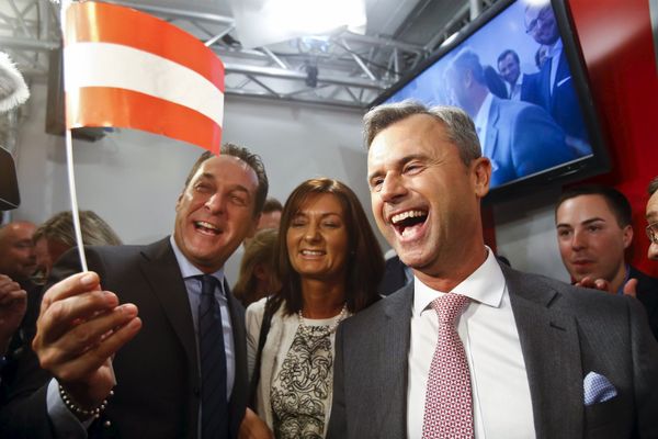 Presidential candidate Norbert Hofer (R) and head of the Austrian Freedom party Heinz-Christian Strache (L) react at the party headquarter in Vienna, Austria, April 24, 2016. Presidential candidate Norbert Hofer (R) and head of the Austrian Freedom party Heinz-Christian Strache (L) react at the party headquarter in Vienna, Austria, April 24, 2016. - Sputnik International