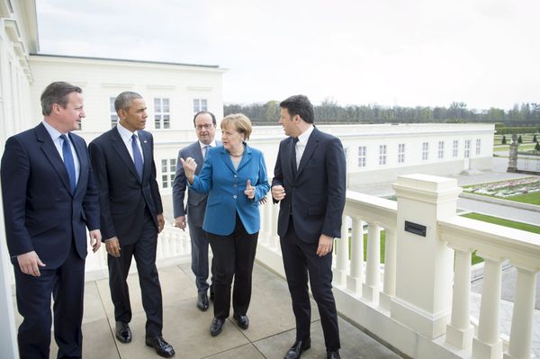German Chancellor Angela Merkel (2nd R) stands with British Prime Minister David Cameron, U.S. President Barack Obama, French President Francois Hollande and Italian Prime Minister Matteo Renzi before talks at Schloss Herrenhausen in Hanover, Germany April 25, 2016 - Sputnik International
