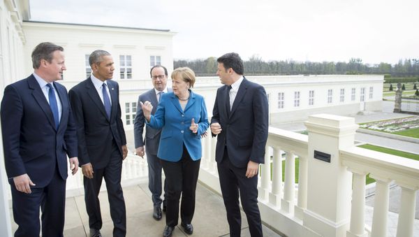 German Chancellor Angela Merkel (2nd R) stands with British Prime Minister David Cameron, U.S. President Barack Obama, French President Francois Hollande and Italian Prime Minister Matteo Renzi before talks at Schloss Herrenhausen in Hanover, Germany April 25, 2016 - Sputnik International